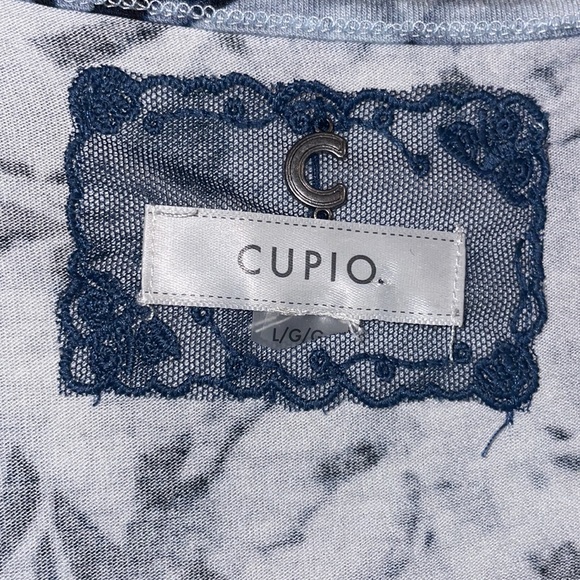 •CUPIO•BLUE FLORAL PEPLUM V-NECK LONG SLLEVE VISCOSE/SPANDEX BLOUSE. SIZE LARGE - Picture 5 of 9